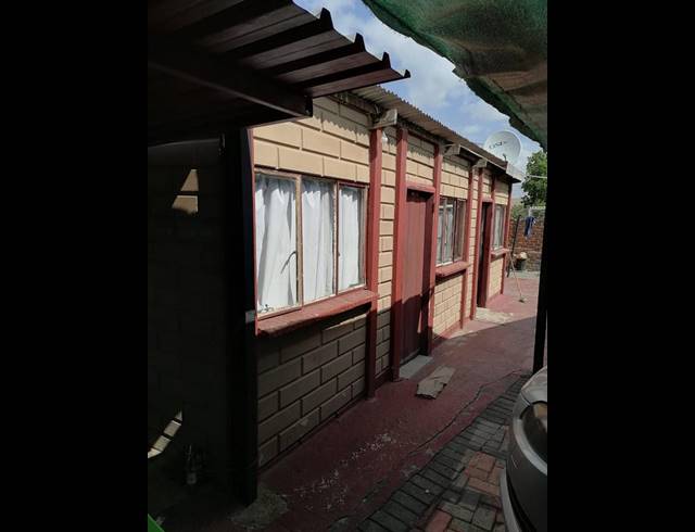 3 BEDROOM HOUSE FOR SALE IN BOITEKONG EXT 3